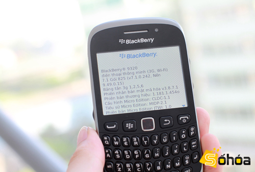 BlackBerry Curve 9320 spotted in the wild 2 BB-9320-Leaked-2