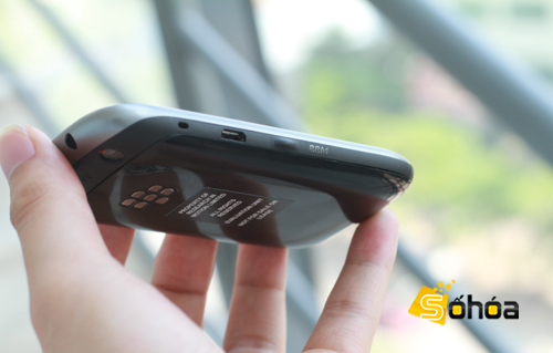 BlackBerry Curve 9320 spotted in the wild 3 BB-9320-Leaked-3