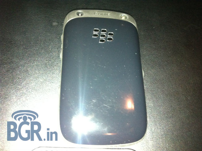 Unannounced BlackBerry Curve 9320 hands-on pictures leaked 2 bb-9320-hands-on