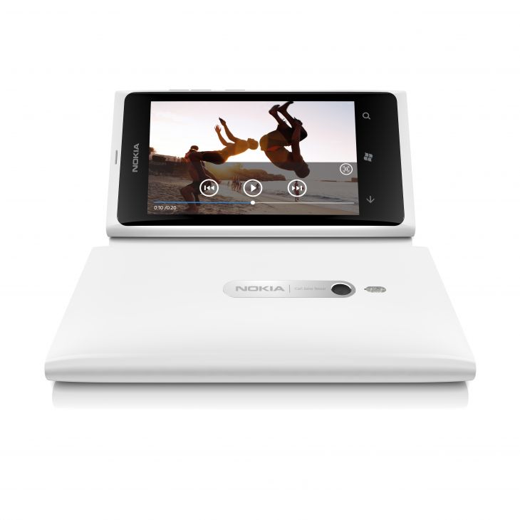 Lumia-800-white-4  
