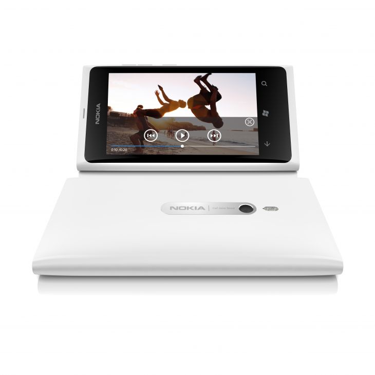 Lumia-800-white-4