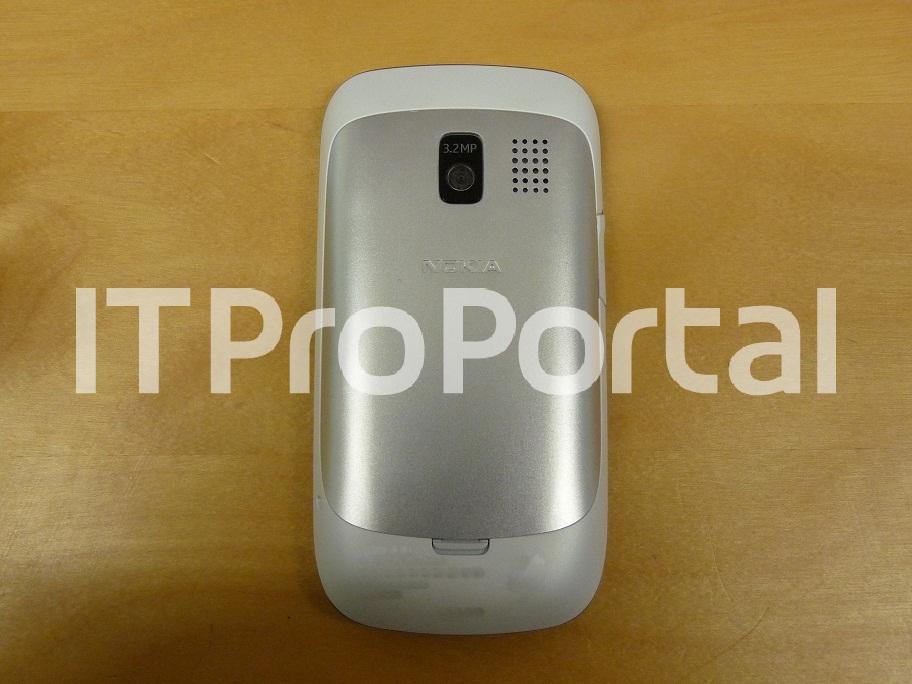 Nokia 302 S40 device hands-on pictures leaked just before MWC 2012 2 Nokia-302-leaked-2