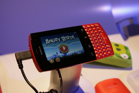 Nokia-Asha-angry-birds