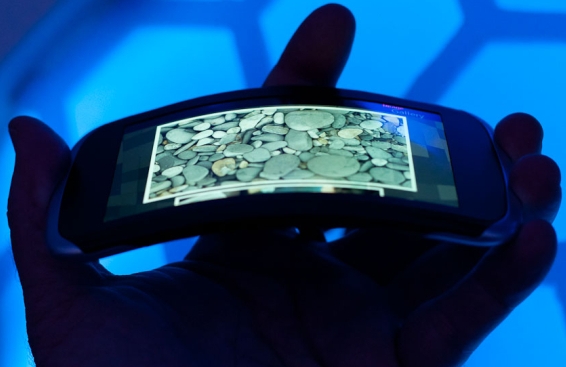 Nokia introduces bendable handsets through its Kinetic Concept devices 1 Nokia-Kinetic-Device