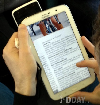 Samsung Galaxy Note 8.0 caught in the wild 2 Galaxy-Note-8.0-Live-2