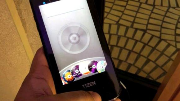 Specs and images of Tizen developer device Samsung GT-I9500 Fraser out in the open 2 Samsung-gti9500-tizen-2 580