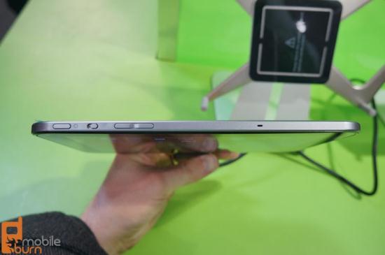 MWC 2012: Toshiba unveils a 7.7-inch quad-core tablet, no official announcements made 2 toshiba-7.7-2