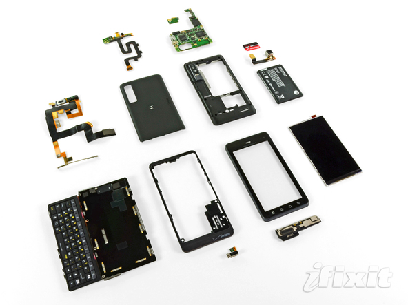 Motorola Droid 3 gets torn down 1 droid tear1 2