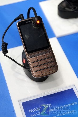 Nokia C3-01.5, Nokia’s first 1GHz S40 handset spotted 1 nokia c3-01.5