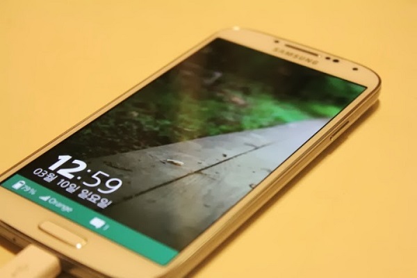 Samsung-Galaxy-S4-powered-by-Tizen-3.0