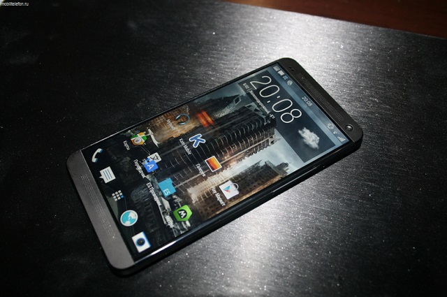 Leaked-photos-of-the-HTC-M8