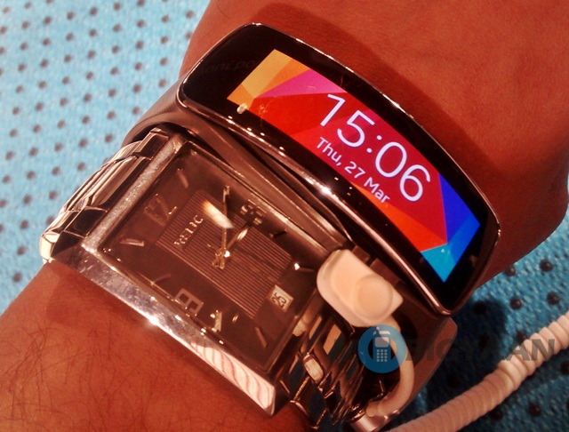 Samsung Gear Fit (2)