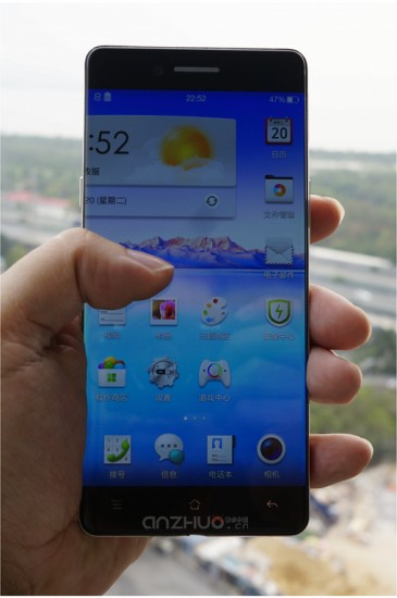 Oppo bezel-less phone leak 2