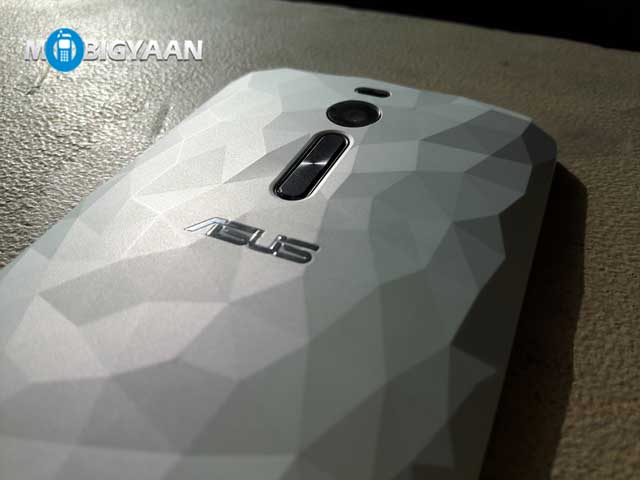 Asus-Zenfone-2-Deluxe-mobigyaan-review (4)