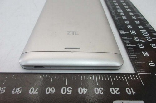 zte-blade-v580-bottom-view