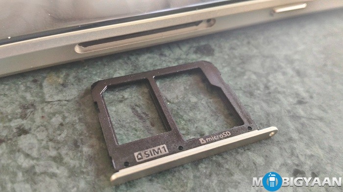 Samsung Galaxy A5 (2016) Review 8 Samsung-Galaxy-A5-2016-review-SIM-1-tray