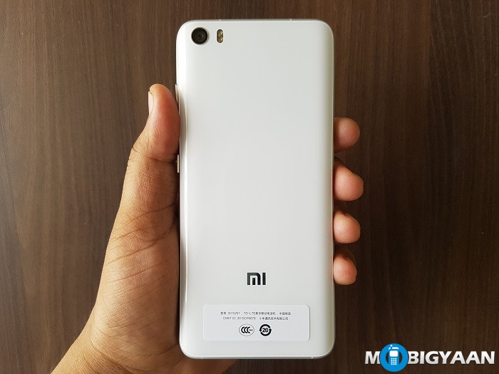 xiaomi-mi-5-hands-on-rear-view