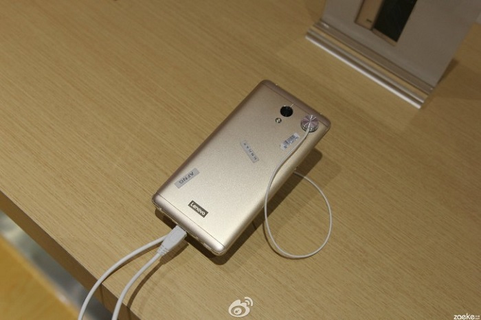 lenovo-vibe-p2-live-image-rear-view