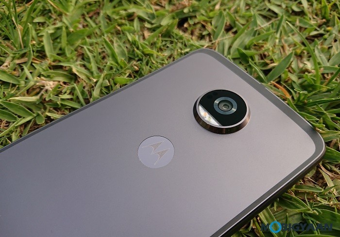 Motorola Moto Z2 Play Hands on Review Images 1