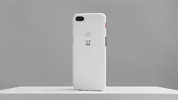 oneplus-5t-sandstone-white-1