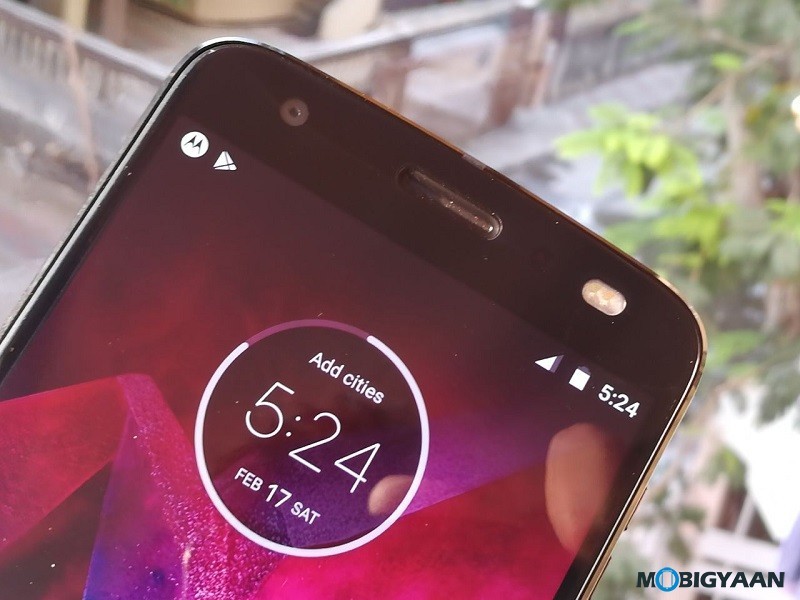 Motorola Moto Z2 Force Hands on Review Images 4