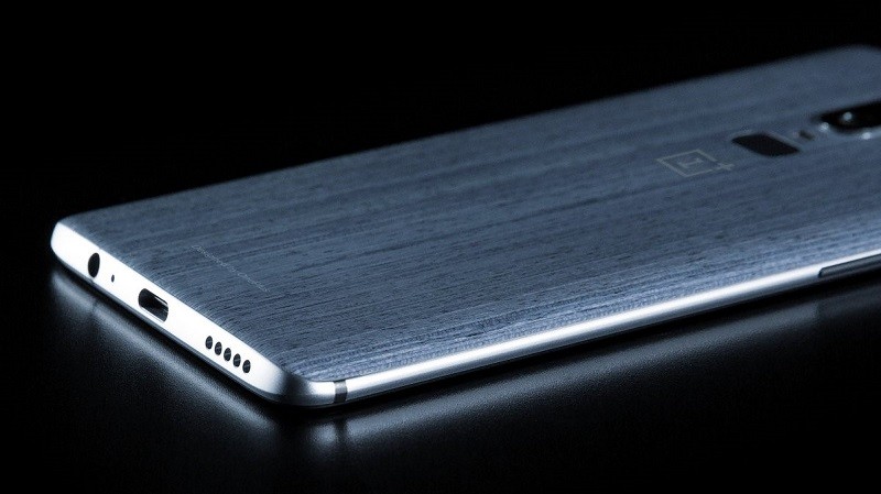 Latest teaser from OnePlus hints at OnePlus 6 being water resistant 1 oneplus 6 leaked image rear view wood