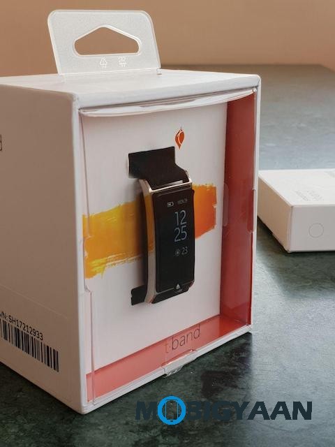 Smartron t.band Fitness Tracker Hands on Images 4