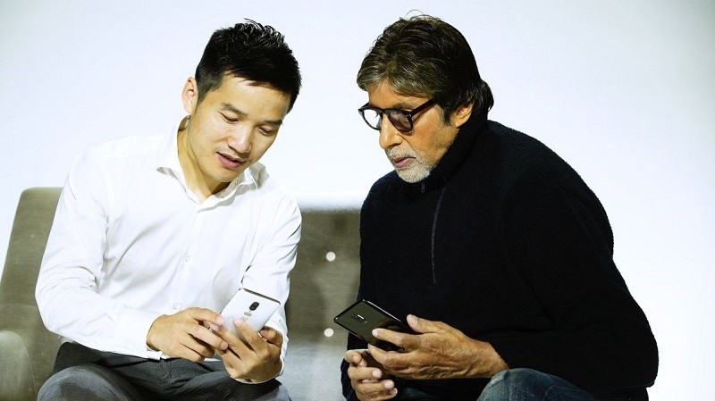 Amitabh Bachchan accidentally shows off OnePlus 6 in Black and White colors in a tweet, deletes it later