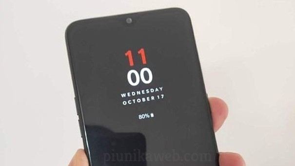 Alleged live image of OnePlus 6T leaks online with water drop notch and in-display fingerprint scanner