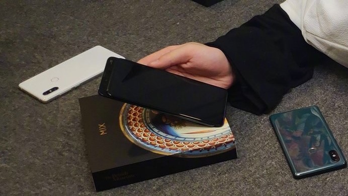 Xiaomi Mi MIX 3 to be launched on October 25 with sliding camera design 3 xiaomi mi mix 3 official live image