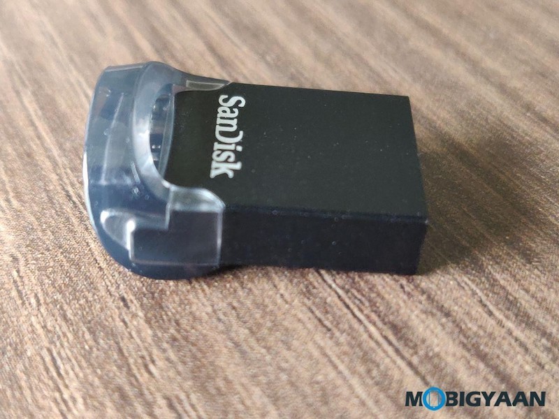 SanDisk Ultra Fit USB 3.1 Flash Drive 1