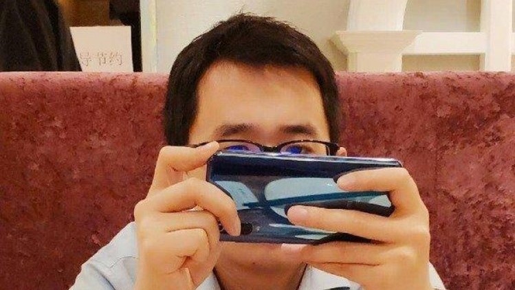 Live image of alleged Xiaomi Mi 9 surfaces revealing triple cameras on the back