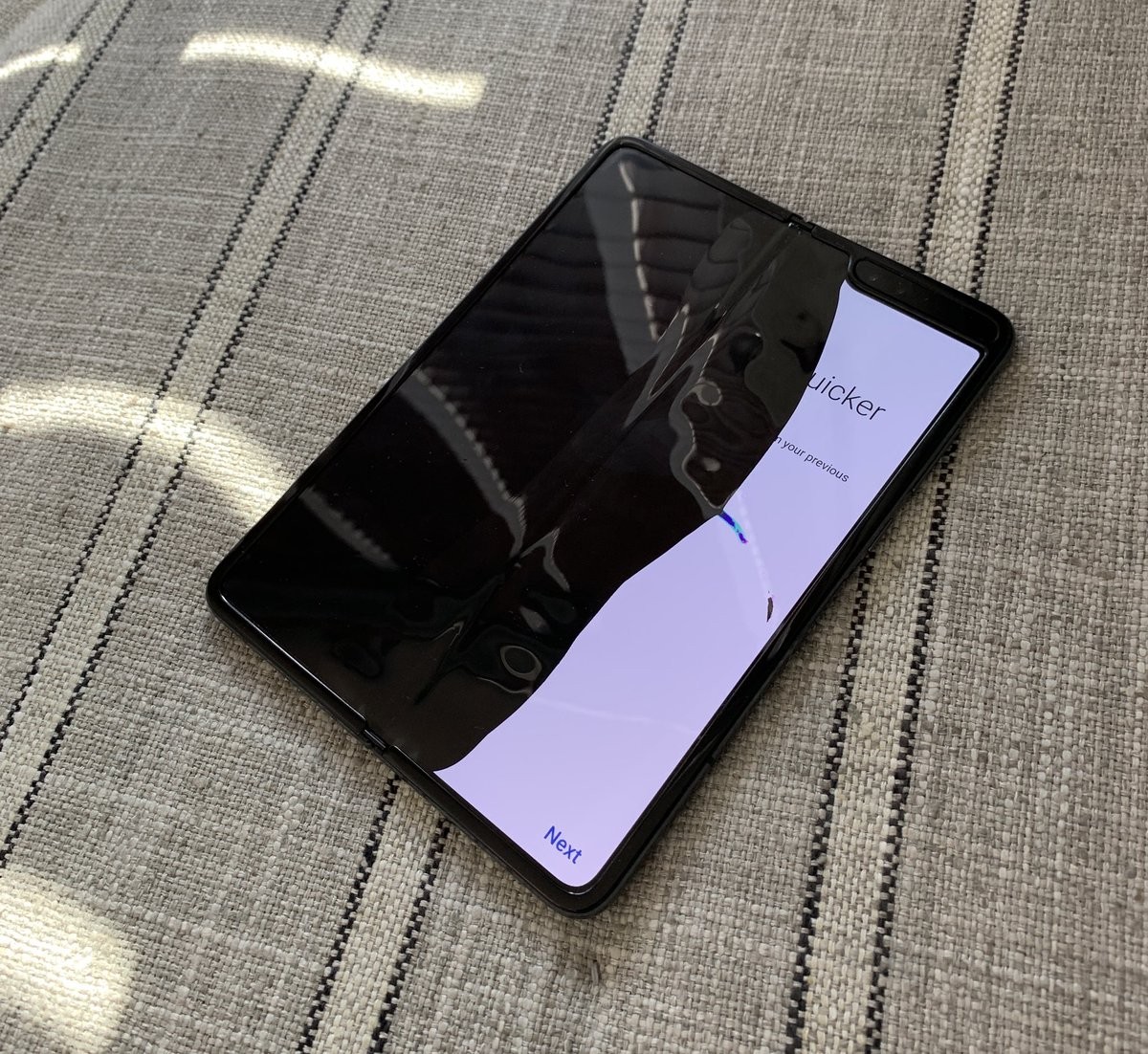 galaxy fold display issue