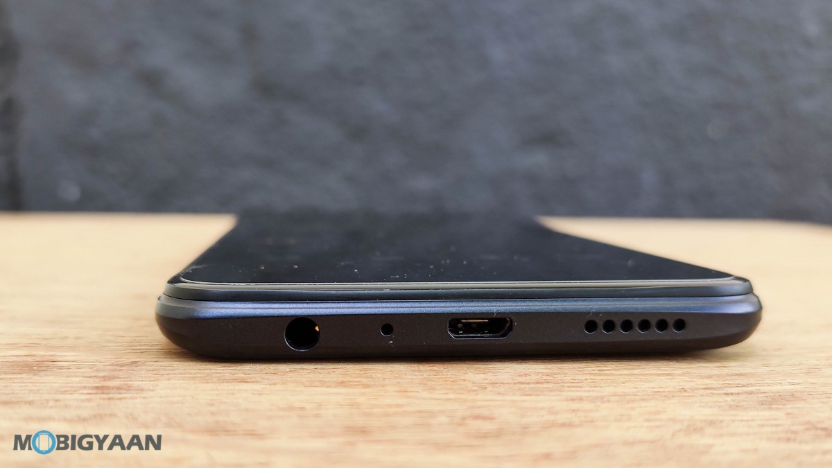 Realme 3 Pro Review Bottom