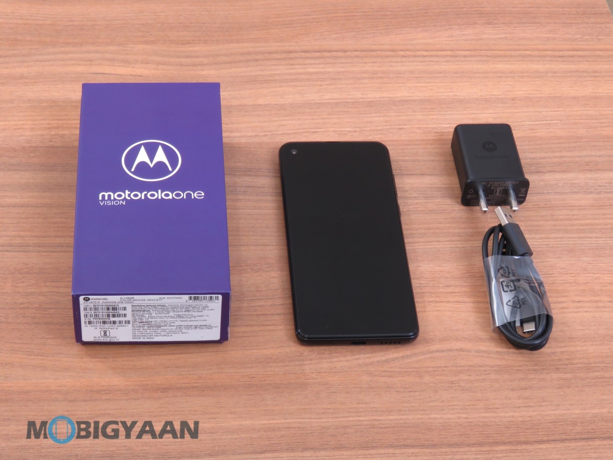 Motorola One Vision Box Contents