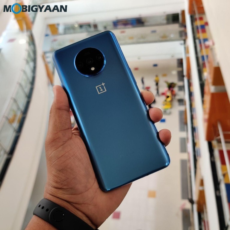 Top 5 Best Smartphones with 90Hz and 120Hz Display 2 OnePlus 7T Design Images 17