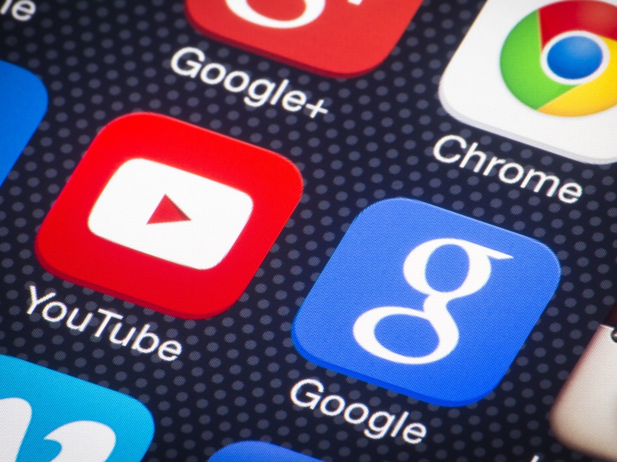 YouTuber sits idle for hours, garnering over 1.8 million views