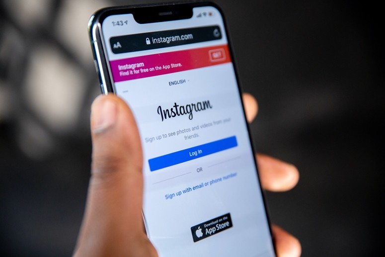 hide likes and views in Instagram posts