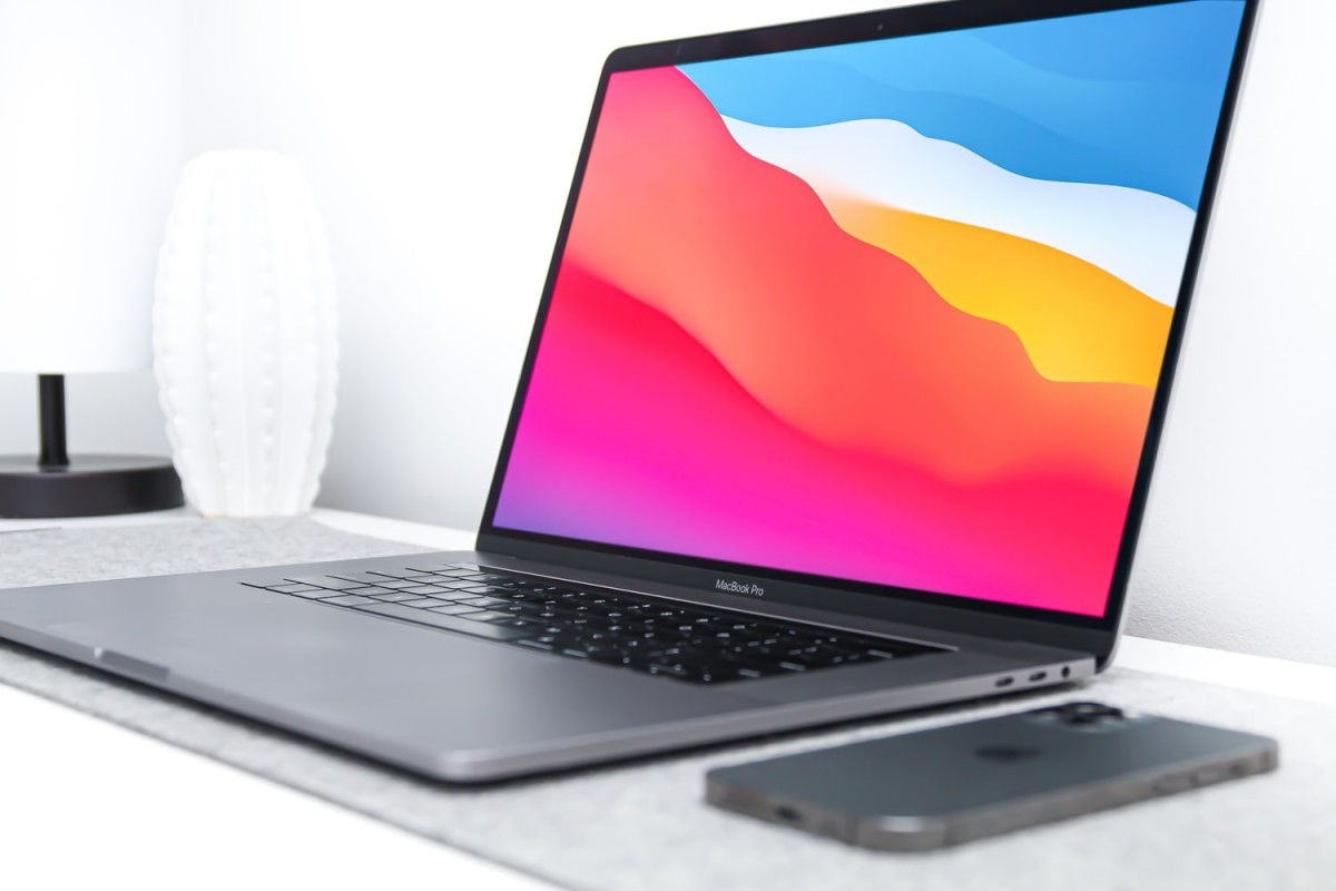 Apple MacBook Pro Featured
