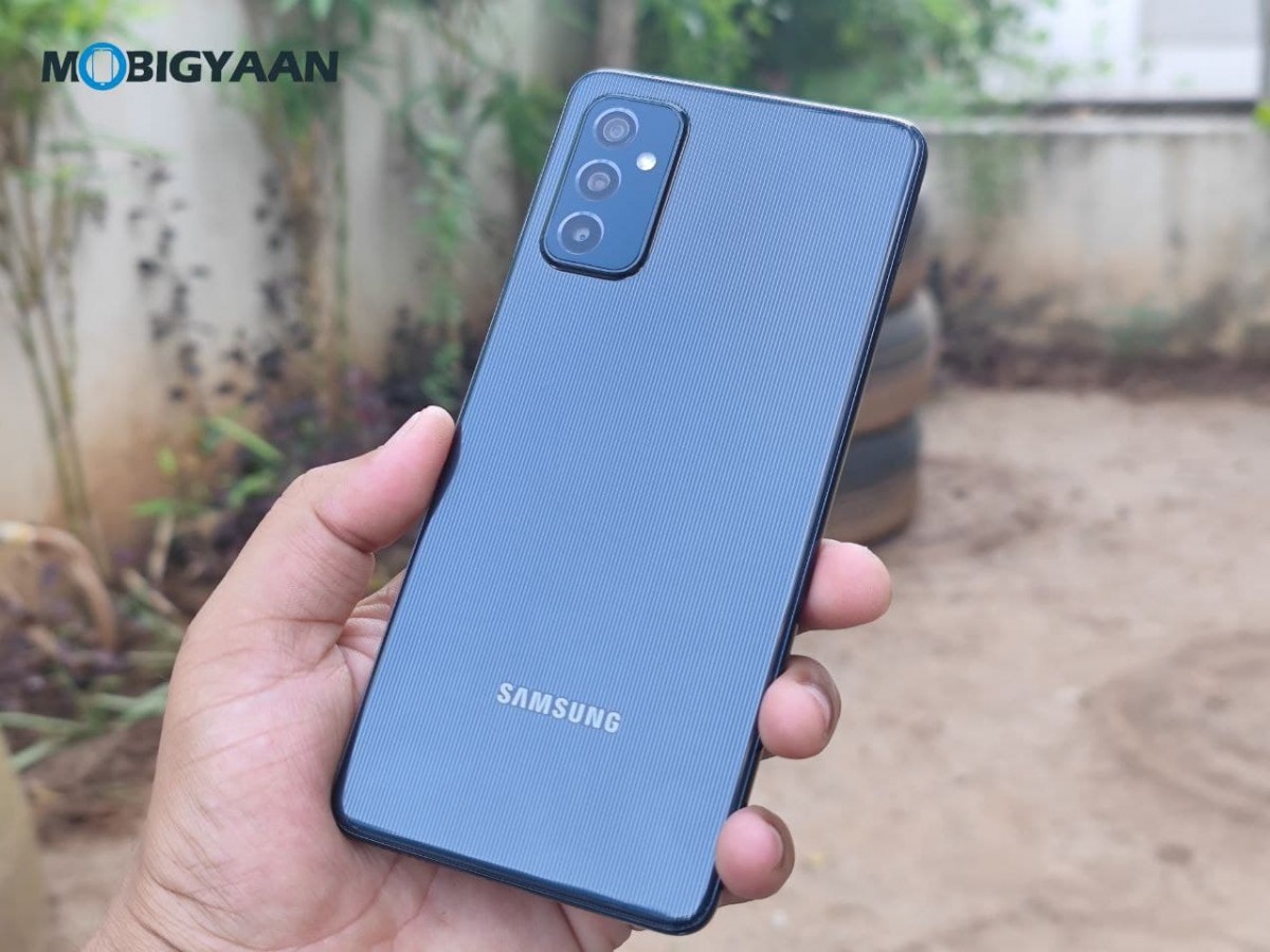 Samsung Galaxy M52 5G Review Design 11