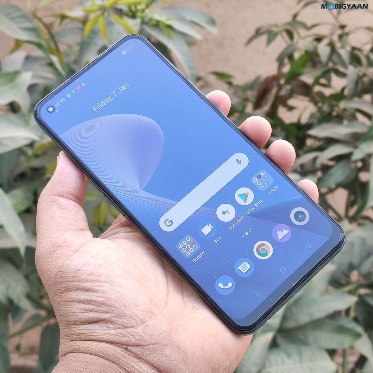 realme Narzo 50 Review Design Display 1