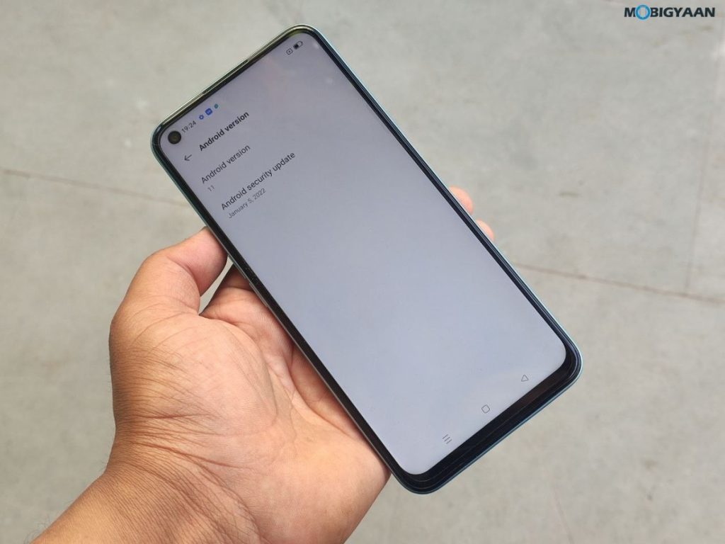 realme Narzo 50 Review Design Display 9