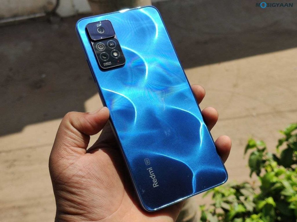 https://www.mobigyaan.com/wp-content/uploads/2022/03/Redmi-Note-11-Pro-Plus-5G-Review-Design-Display-Build-Quality-7-1024x768.jpg