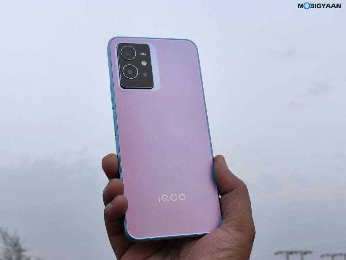 iQOO Z6 5G Review Design Display 5