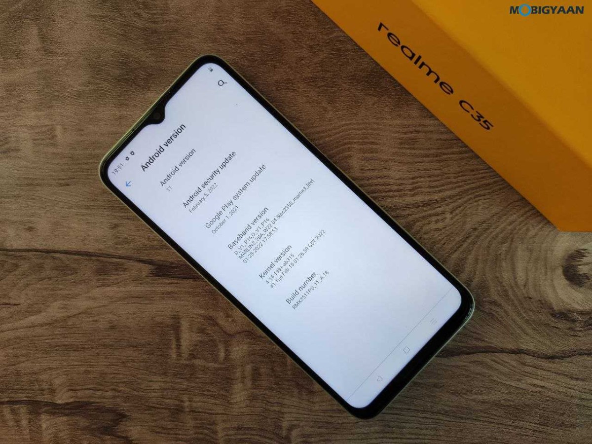 realme C35 Review Design Display 17