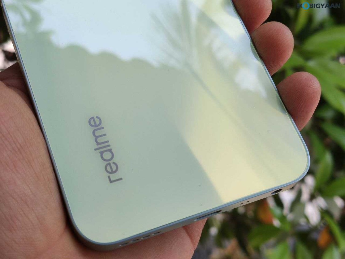 realme C35 Review Design Display 20