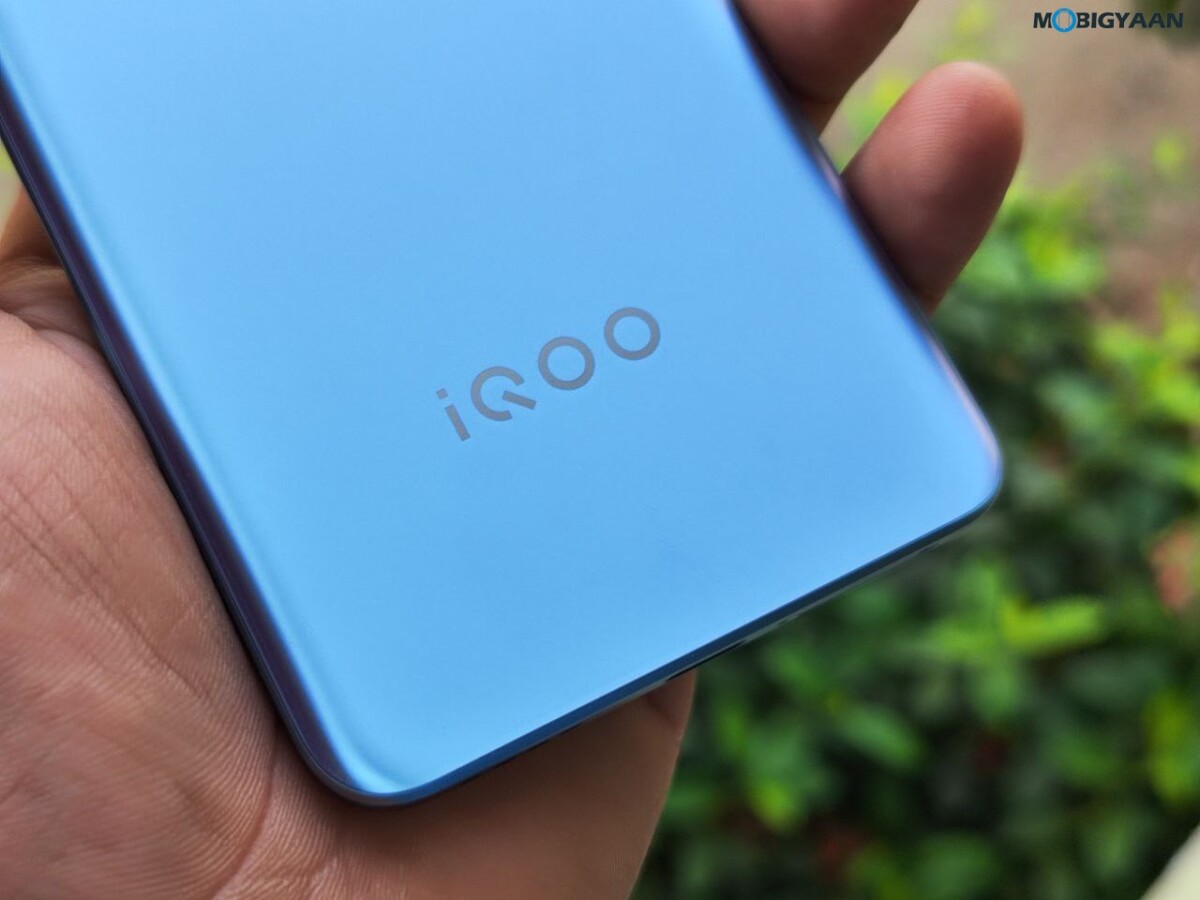 iQOO Z6 Pro Review Design Display Camera 7