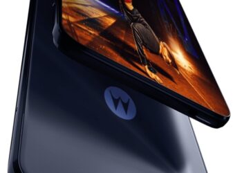 Moto E22s launched in India at ₹8,999; features a 90 Hz screen, Android 12, IP52 design, and more