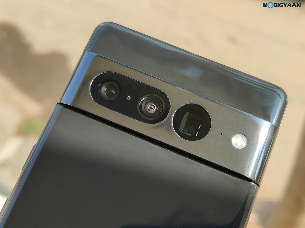 How to quickly flip camera for selfie in Pixel 7 Pro and Pixel 7