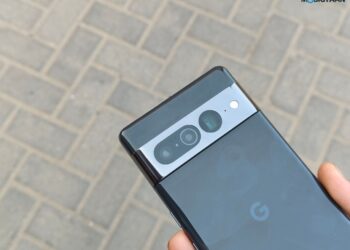 How to quickly flip camera for selfie in Pixel 7 Pro and Pixel 7